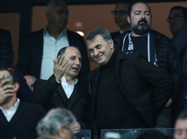 Şimdi! 14 ay öncesine dönelim. Hatırlayalım. Neler mi oldu? Fenerbahçe ve Beşiktaş, Mehmet Ekici'yi transfer edebilmek için büyük uğraş verdi. Fenerbahçe, 2 milyon Euro bonservis bedelini gözden çıkarttı. Ekici, Fenerbahçe'de forma giymek istediğini söyledi. Trabzonspor kabul etmedi. Ekici, sezonun ikinci yarısını boş geçirdi. Belirteyim. Ekici'nin Trabzonspor'dan aldığı yıllık ücret 1 milyon 400 bin Euro idi.

Sonuç olarak... Trabzonspor, Fenerbahçe'nin önerdiği 2 milyon Euro'yu alamadı. Buna bir de Trabzonspor'un Ekici'ye ödemek zorunda kaldığı yarım sezonluk 700 bin Euro'yu ekleyin... Etti mi size 2 milyon 700 bin Euro!

Muharrem Usta o günlerde, "Bu alışverişten Trabzonspor mağdur olmayacak" demişti.