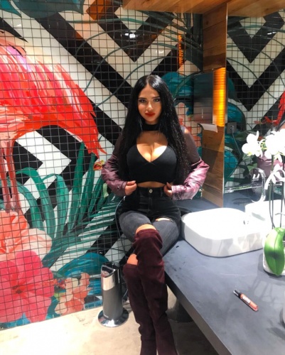 Cinsel tercihi hakkında "Aseksüelim ve hala bakireyim" diyen Merve Taşkın, bu sefer de 3 tane gebelik testi fotoğrafı paylaştı.