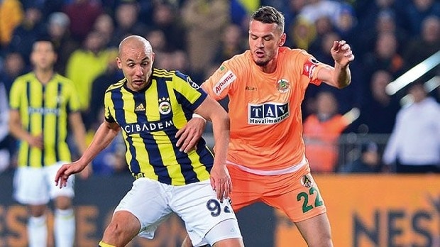 * Sezonun daha ilk haftasında adı satılacaklar listesine kondu. Yetmedi adı Advocaat’tan habersiz UEFA listesine yazılmadı. Hollandalı bile itiraf etti.
