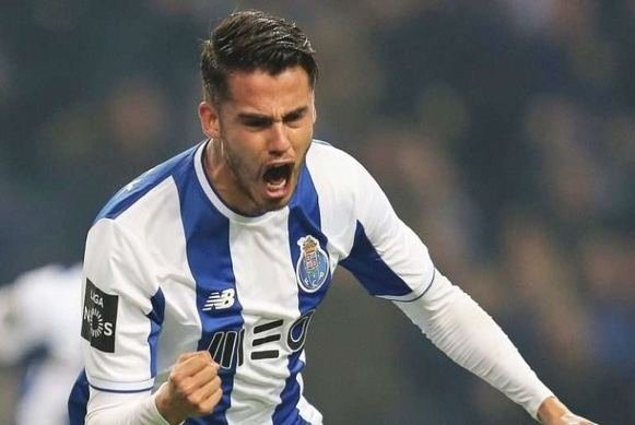 İspanya'nın önde gelen gazetelerinden Marca, siyah beyazlıların Diego Reyes ile temasta olduğunu yazdı.