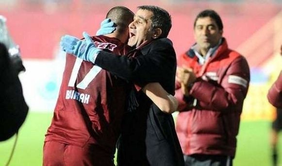Beşiktaş'ta Şenol Güneş, ihtiyacı karşılayabilecek bir golcü istedi. Yönetimin bu isteği karşılamak için ilk önceliği Burak Yılmaz.