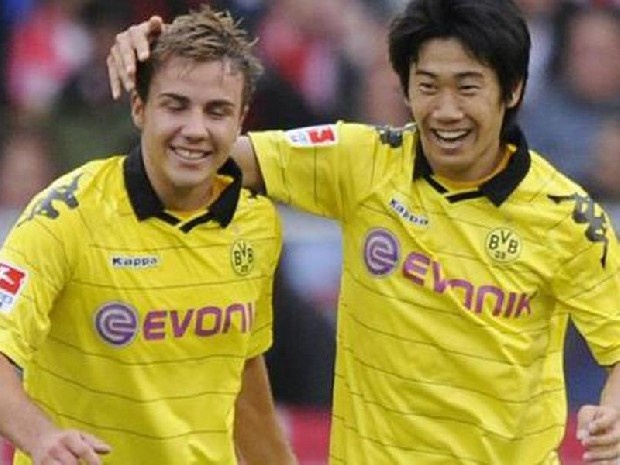 Beşiktaş, bir süredir gündeminde olan Kagawa ve Götze’nin transferleri konusunda Borussia Dortmund’u ikna etti. Alman temsilcisi, bu iki yıldızı satın olma opsiyonuyla kiralık olarak vermeye hazır. (Fanatik)