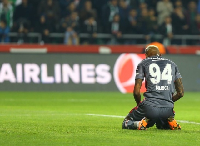 A Spor canlı yayınında soruları yanıtlayan Talisca, "Benfica ile sözleşme imzalamasaydım, Avrupa kupalarında oynayamayacaktım.