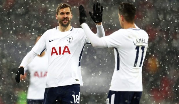Devre arasında forvete iki oyuncu birden alacak olan G.Saray'da transfer listesine yeni giren isim Fernando Llorente oldu. (Akşam)