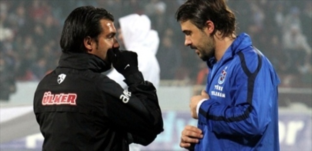 Trabzonspor’a 2008 yılının devre arasında Karşıyaka’dan transfer oldu ve 11 yılda toplam 250 karşılaşmada forma giydi. Bu karşılaşmalarda kalesinde 260 gol görürken toplam 99 maçta ise kalesini gole kapadı.
