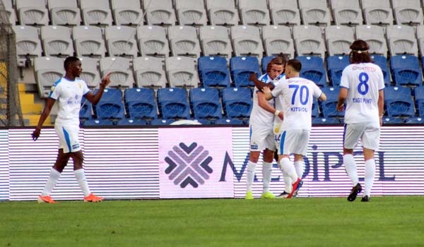 Galatasaray ile deplasmanda karşılaşcak Başakşehir'de Emre Belözoğlu'nun sakatlığının ciddi olup olmadığıyla ilgili açıklama yapılmadı.