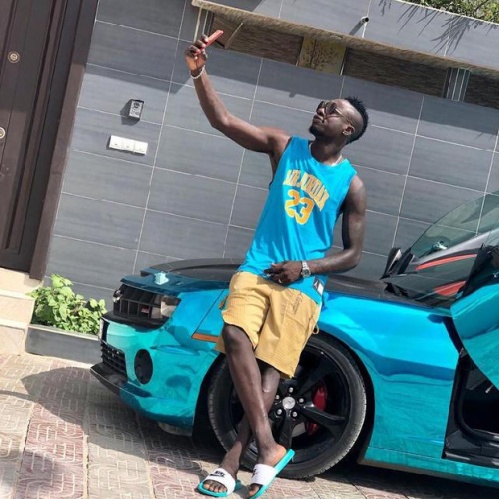 Galatasaray'ın şampiyonluk kutlamalarına katılmayan ve sosyal medyadan paylaştığı fotoğrafla hedef adam haline gelen Diagne'nin üstü çizildi.