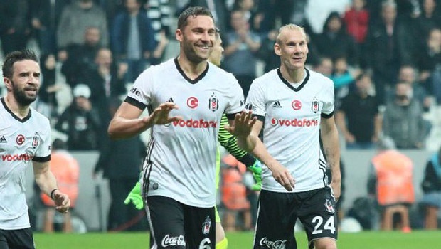 Beşiktaş'a geri dönmek için gün sayan Sırp stoper Dusko Tosic, kulübü Guangzhou RF’i ikna etmek için çalışıyor. Siyah-Beyazlılar, 34yaşındaki futbolcuyu kiralık olarak kadrosuna katıp taraftarına bayramhediyesi vermeyi istiyor. (Fanatik)
