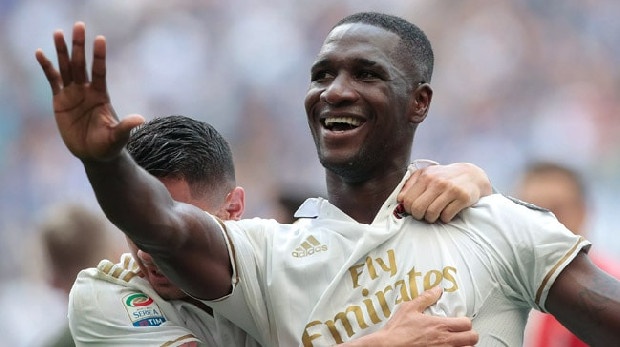Fenerbahçe'nin transfer gündeminde yer alan Cristian Zapata için Brezilya'dan talip çıktı. Flamengo Başkan Yardımcısı Marcos Braz, Milan ile sözleşmesi sona eren 32 yaşındaki futbolcuyla ilgilendiklerini açıkladı.