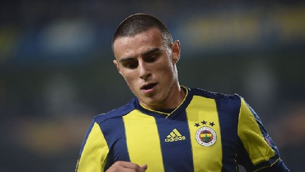 Atletico Madrid kulübünün yetkililerinin, Fenerbahçe'nin 19 yaşındaki yıldızı Elfjif Elmas için bu hafta İstanbul’a gelmesi bekleniyor. Yönetimin en büyük gelir beklediği isim Eljif Elmas... Avrupa’da ciddi piyasası bulunan ve geçen sezondan bu yana pek çok kulüp tarafından izlenen 19 yaşındaki yıldız için Atletico Madrid 14 milyon Euro’luk teklif yapmıştı. Fenerbahçe bu öneriyi kabul ederken, İspanyol kulübünün yetkililerinin bu hafta İstanbul’a gelmesi bekleniyor. Eljif ile ilgilenen diğer ekipler arasında İnter, Tottenham, Napoli de yer alıyor. (Fanatik)