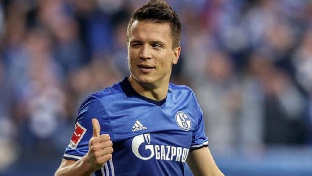 Sarı-Lacivertliler’in uzun süredir gündeminde olan Yevhen Konoplyanka’nın, kulübü Schalke ile yollarını ayırması kesinleşti. Başka bir takıma gitmek isteyen Ukraynalı yıldızın gönlündeki takımın, Fenerbahçe olduğu konuşuluyor. (Fanatik)