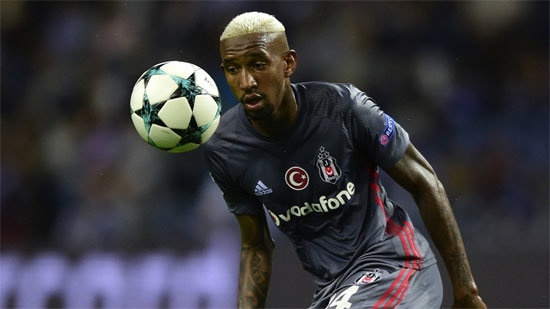 Anderson Talisca
Beşiktaş'ın Benfica'dan kiraladığı Talisca'nın siyah-beyazlı ekiple olan sözleşmesi sezon sonu itibariyle bitiyor. Portekiz basını uzun süredir Çin ekipleriyle birlikte transfer presinde. Çin'den ciddi rakamlarda teklif aldığı kaydedilen Brezilyalı oyuncunun sezon sonunda Beşiktaş'ta kalması zor gözüküyor.