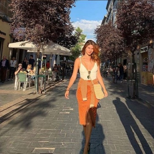 Twitter hesabından bir paylaşımda bulunan Stephanie Cayo, "Bu çarşamba Şili'ye gol atıp eleyen kişiye ciddi anlamda bir öpücük vermeyi düşünüyorum" yazdı.