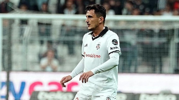 Beşiktaş ile yollarını ayıran golcü oyuncu Mustafa Pektemek’in ismi Trabzonspor ile anılmaya başlandı. Gençlerbirliği’nde oynadığı dönemde de adı Trabzonspor ile anılan ancak tercihini Beşiktaş’tan yana kullanan golcü oyuncu için bordo-mavililer henüz bir girişimde bulunmadı. 30 yaşındaki golcü oyuncunun ise Trabzonspor’dan gelebilecek bir teklife sıcak bakacağı öğrenildi.