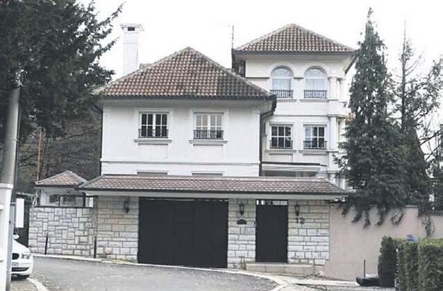 Telegraf dergisinin iddiasına göre saldırganların hedefinde Karleusa'ya ya da komşusu Sırp şarkıcı Maya Berovic vardı.