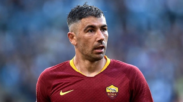 İtalyan ekibi, Kolarov için 6 milyon euro istiyor. F.Bahçe ise 4 milyon veriyor. Roma’nın inadı kırılıyor. Görüşmeler sürüyor. (Akşam)