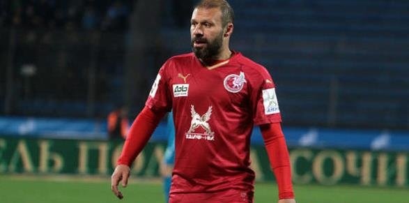 Uzun yıllardır formasını giydiği Rubin’de bir efsane haline gelen Gökdeniz Karadeniz’in, futbolu bıraktıktan sonra kulüpte görev almaya devam edebileceği belirtiliyor.