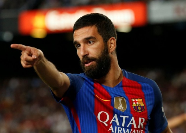 Arda Turan ara transfer döneminde kiralık olarak Başakşehir futbol kulübüyle anlaşmıştı.