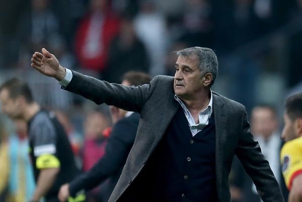 Siyah-beyazlı kulüp ile 1 yıl daha sözleşmesi bulunan Şenol Güneş ise, Beşiktaş’ta yapmak istediği işler olduğunu dile getirerek teklifi reddetti. Siyah-beyazlı takımla başarılı bir performans çizen Güneş, sözleşmesini tamamlamak istediğini ifade etti.