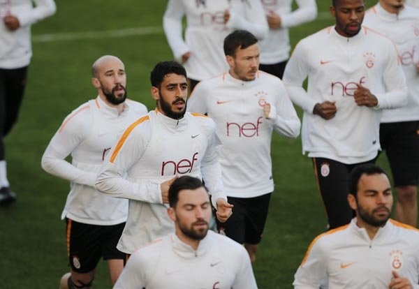 SOĞUK SAVAŞ İDDİASI
Akhisarspor ile oyanan kupa maçının devre arasında oyundan alınan, sonrasında Alanyaspor deplasmanına götürülmeyen Tolga Ciğerci ile Fatih Terim arasında soğuk savaş yaşandığı yazılıp çiziliyordu..
