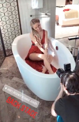 Fotoğraf çekimi için küvette seksi pozlar veren Cansu Taşkın, çekimden görüntülerini de Instagram'dan paylaştı.