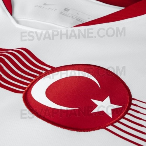 Türkiye A Milli Futbol Takımı da Dünya Kupası'na katılmayacak olsa da yeni formaları belli oldu.