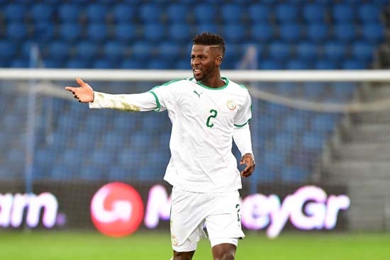 Geçtiğimiz sezonu Dijon'da kiralık olarak geçiren Papy Djilobodji'nin, Championship'ten 1. Lig'e düşen Sunderland'de forma giymek istemediği ve bordo mavili kulübe transferine izin verilmesi için kulübüne baskı yaptığı öğrenildi.