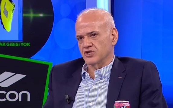 -Aziz Yıldırım, "Bursaspor'u FETÖ şampiyon yaptı" açıklamasıyla bir futbol zararlısı olduğunu bir kez daha gösterdi.FETÖ'nün son yıllarda neler yaptığını ülkeye nasıl ihanet ettiğini mahkemelerde görüyoruz. FETÖ gibi bir örgütle nasıl Bursaspor gibi bir camiayı nasıl yan yana getirebilirsiniz?