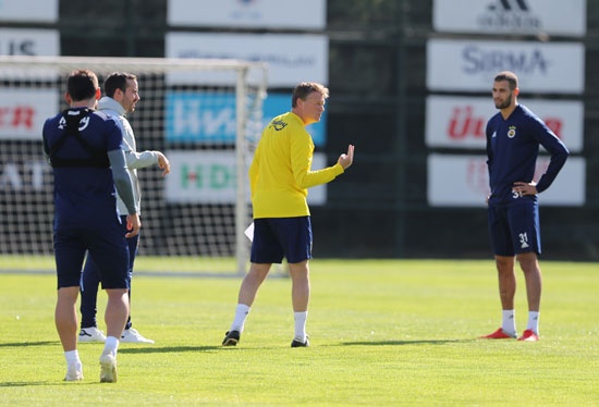 Koeman'ın ise kesin kararını birkaç gün içinde vereceği öğrenildi.