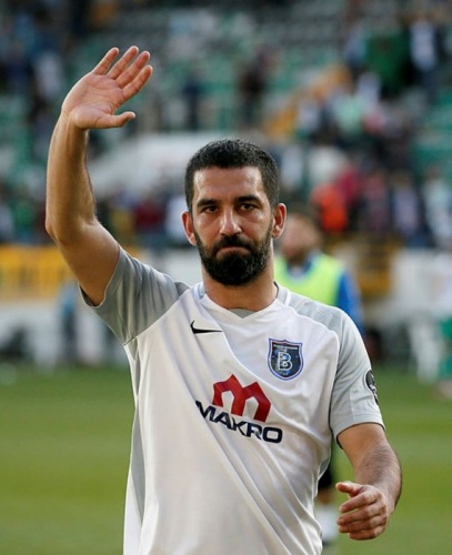 ARDA TURAN
Başakşehir'de beklenen performansı henüz gösteremeyen Arda Turan, gelecek sezonda rotasını farklı bir yere çevirebilir. Başakşehir'in şampiyonluk ve satılma durumu da bunda etken olacak.
