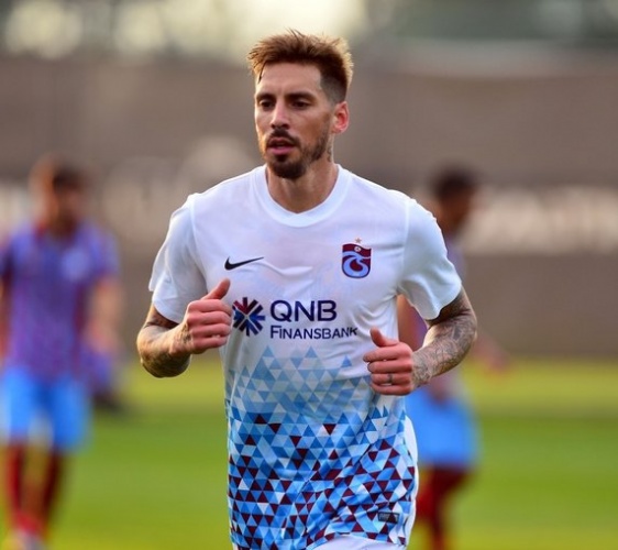SOSA DA ÇOK İSTİYOR
Beşiktaş Yönetimi'nin Sosa'nın menajeriyle yaptığı görüşmede yıllık 2.5 milyon Euro teklif ettiği ortaya çıktı.