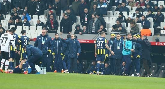 Sabah'ta yer alan habere göre; Kocaman'ın Beşiktaş ile oynanan kupa maçında yaşanan bir pozisyon için 'taç hırsızlığı oldu' ifadelerini kullanması futbol çevreleri tarafından tartışmaya açıldı. Kocaman'ın sözleri şu şekildeydi: