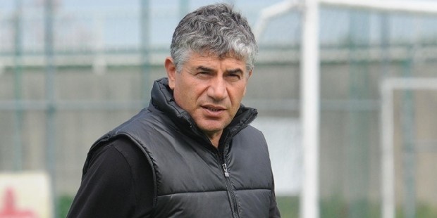 Başkan Ahmet Ağaoğlu'nun futbol takımını emanet ettiği koordinatör Özkan Sümer, başkanlığı dönemimde birlikte çalıştığı Samet Aybaba, Sadi Tekelioğlu, Giray Bulak, Fatih Tekke ve Tolunay Kafkas üzerinde duruyor.