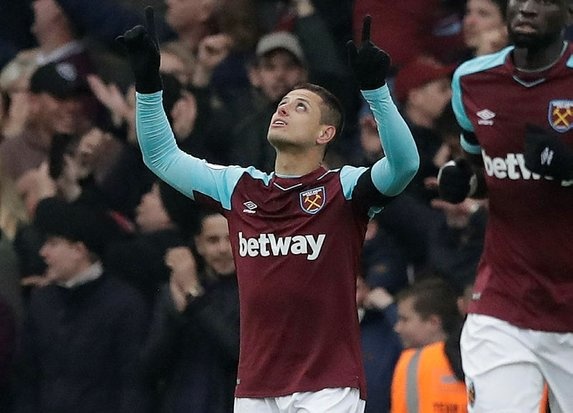 Beşiktaş'ın kadrosuna katmak istediği futbolcular arasında yer alan Javier Hernandez ile ilgili yeni bir gelişme yaşandı. ESPN'nin haberine göre, Javier Hernandez, Dünya Kupası'ndan sonra West Ham ile yollarını ayıracak. Beşiktaş, Ocak ayında Negredo'yu transfer etmeden önce uzun süre Hernandez'i transfer etmek için uğraşmış ama bir sonuca varamamıştı.