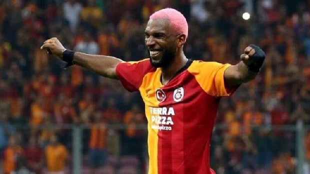 Orta sahaya iki takviye yapmayı planlayan Galatasaray'da Hatayspor maçında hızlı kanat forvet eksiği de göze çarptı. Onyekuru'nun boşluğunu henüz dolduramayan Sarı- Kırmızılı takımda teknik heyetin yönetime "Babel'i satalım kanat alalım" rapor verdiği belirtiliyor. Terim'in Babel'i kadroda düşünmediği bir çok kez kulübe yakın kaynaklar tarafından ifade edilmişti (Takvim)
