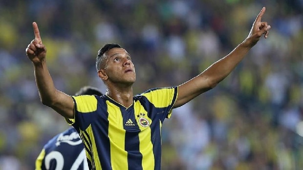 Sarı-Kırmızılı ekip, en ihtiyaç duyduğu bölge için çok iyi bir şans yakaladı. Galatasaray'ın ilgilendiği Fenerbahçeli eski oyuncu Josef, Suudi Kulübü Al Ahli'yle sözleşmesini feshetti. Aslan, bonservis bedeli ödemeden ezeli rakibinin eski yıldızını kadrosuna katmak üzere... (Akşam)