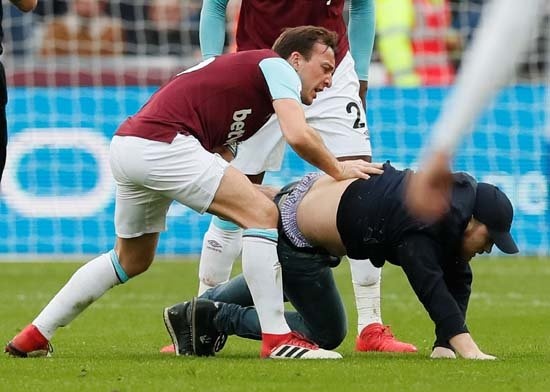 West Ham kaptanının siniri yine de geçmedi.