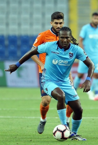 İZİN İSTEDİ
Daha fazla forma şansı bulmak isteyen Hugo Rodallega'nın Trabzonspor yönetiminden ayrılmak için izin istediği ifade edildi. 2016-2017 sezonunun devre arasında bordo-mavili kulübe gelen futbolcunun sözleşme fesih bedeli 1 milyon 750 bin euro...