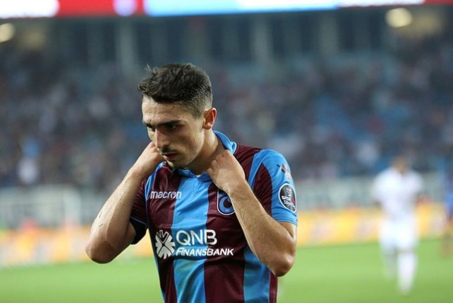 Portekiz devinin Abdülkadir için 18 milyon Euro'yu gözden çıkardığı, bunun yanında da sonraki satıştan %10 pay vermeyi teklif ettiği iddia ediliyor.
