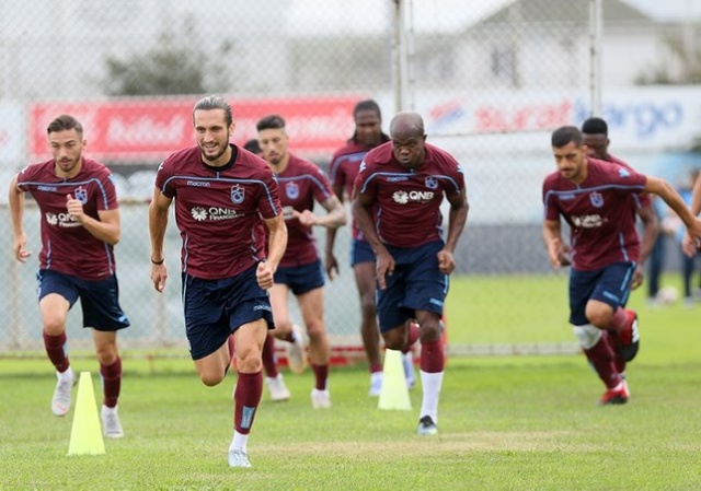 Süper Lig'de son iki maçını kazanarak çıkışa geçen Trabzonspor, bu akşam Şenol Güneş Stadı'nda ligde sondan ikinci sırada yer alan Büyükşehir Belediye Erzurumspor'u konuk edecek.