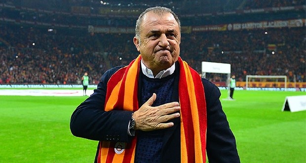 Sarı-kırmızılı teknik adamın ayrıca İstanbul'a davet ettiği oyuncunun menajeri Luca Puccinelli'yle de işin maddi boyutunu konuştuğu iddia edildi.