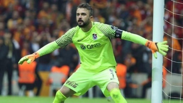 12 yıl Trabzonspor'da oynadıktan sonra ani bir kararla futbol kariyerine son veren Onur Kıvrak'a Beşiktaş'ın talip olduğu ortaya çıktı.