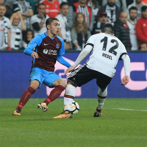 Abdülkadir Ömür
Trabzonspor'un altın çocuğu Abdülkadir'i dünyanın dört bir yanından gözlemciler her maçta takip ediyor. Türk futbolunun geleceği olarak görülen genç oyuncu, bu yaz ciddi bir transfer yapabilir.