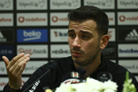 Haberde Oğuzhan Özyakup'un Arsenal geçmişi hatırlatılarak 2012'de 400 bin sterlin karşılığında Beşiktaş'a transfer olduğu hatırlatıldı.