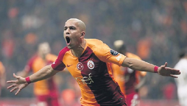 Galatasaray'ın Cezayirli yıldızı Sofiane Feghouli menacerine talimat verdi: “Sakın teklif getirme. Ben ve ailem burada çok mutluyuz ve Galatasaray’da kalacağım” (Fanatik)