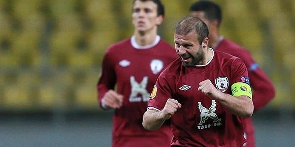 Rus basını deneyimli oyuncunun emeklilik kararı aldığını, son sezonunu geçirdiğini duyurdu. Rusya’da liglerin tamamlanmasına sekiz maç kalırken, bu karşılaşmaların ardından yıldız ismin kariyerini noktalayacağını duyurdu. Trabzonspor ile yollarını ayırdıktan sonra 2008’de Rubin Kazan’ın yolunu tutan Gökdeniz, aradan geçen sürede Rus ekibiyle iki şampiyonluk yaşadı, bir kez de Rusya Kupası’nı kaldırdı.