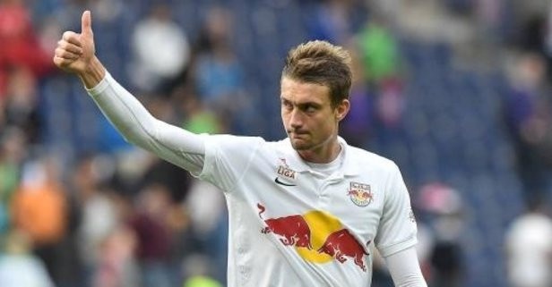Fenerbahçe'ye menajerler tarafından Leipzig formasını giyen Stefan Ilsanker önerilmişti... Ancak teknik heyet, stoper ve ön libero bölgesinde oynayabilen Avusturyalı yıldızı veto etti. (Takvim)