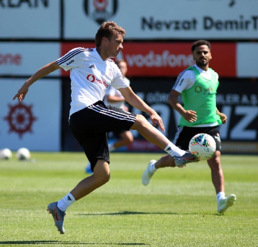 * Ljajic hazırlık döneminin bir kısmını sakatlık yüzünden kaçırdı.