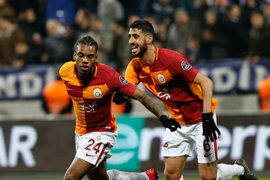 Galatasaray geçen sezon devre arasında 3,5 milyon euro'ya transfer ettiği Yeşil Burun Adaları vatandaşı Rodrigues için 13 milyon sterlin (63 milyon TL) talep ettiği iddia edildi. Devre arasında gerçekleşmeyen bu transferi Benitez sezon sonunda tamamlanmasını istediği kaydedildi.