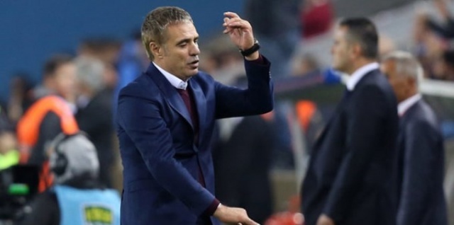Le Guen'in ardından risk almak istemeyen Bursasporlu yetkililer, son olarak Trabzonspor'da görev alan Ersun Yanal'ı kıskacına aldı. Yanal'la görüşecek olan Yeşil Beyazlı yönetimin deneyimli hoca ile anlaşması bekleniyor. Yönetim olası kötü durum için listesine Safet Susic'i de ekledi.